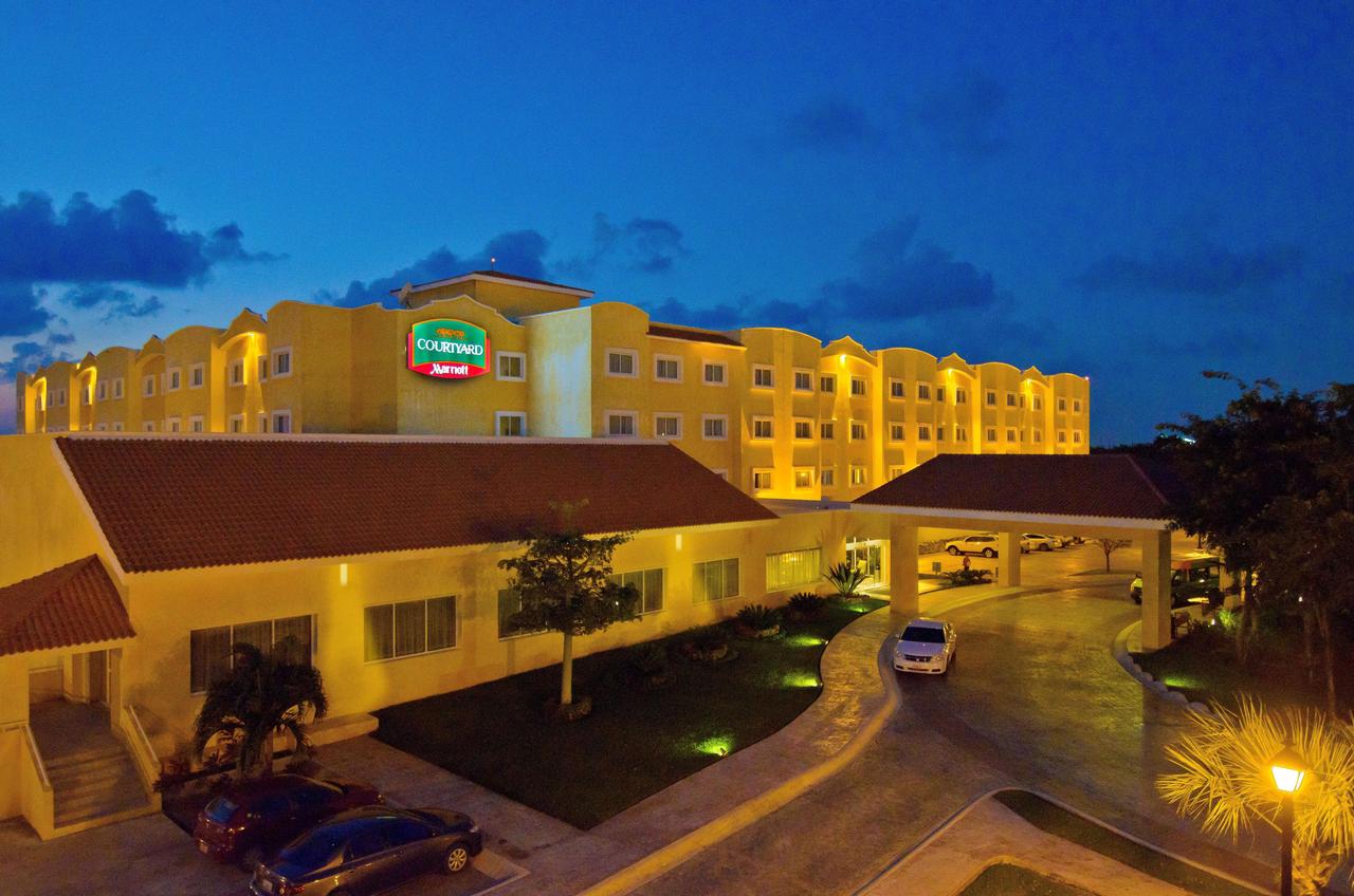 hotels near the airport with transportation Courtyard by Marriott Cancun