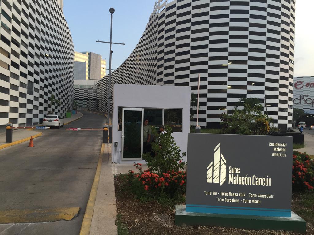Cancun Airport to Suites Malecon Cancun Downtown