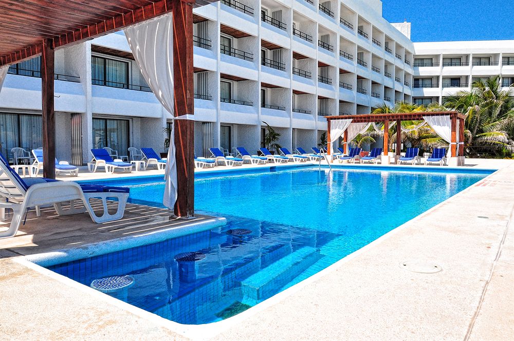 Flamingo Cancun Resort