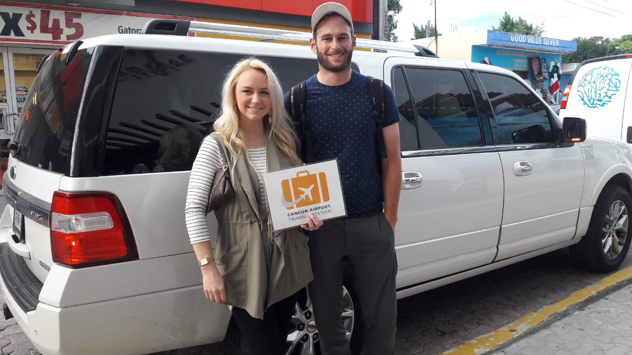 Couple using Cancun Luxury Transportatino services at Cancun Airport