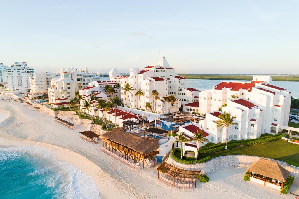 Cancun Airport to GR Caribe By Solaris Deluxe All Inclusive Resort Cancun