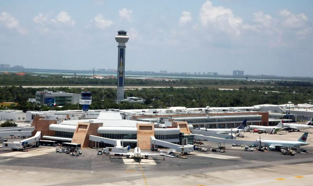 Terminal 2 en el aeropuerto de Cancún