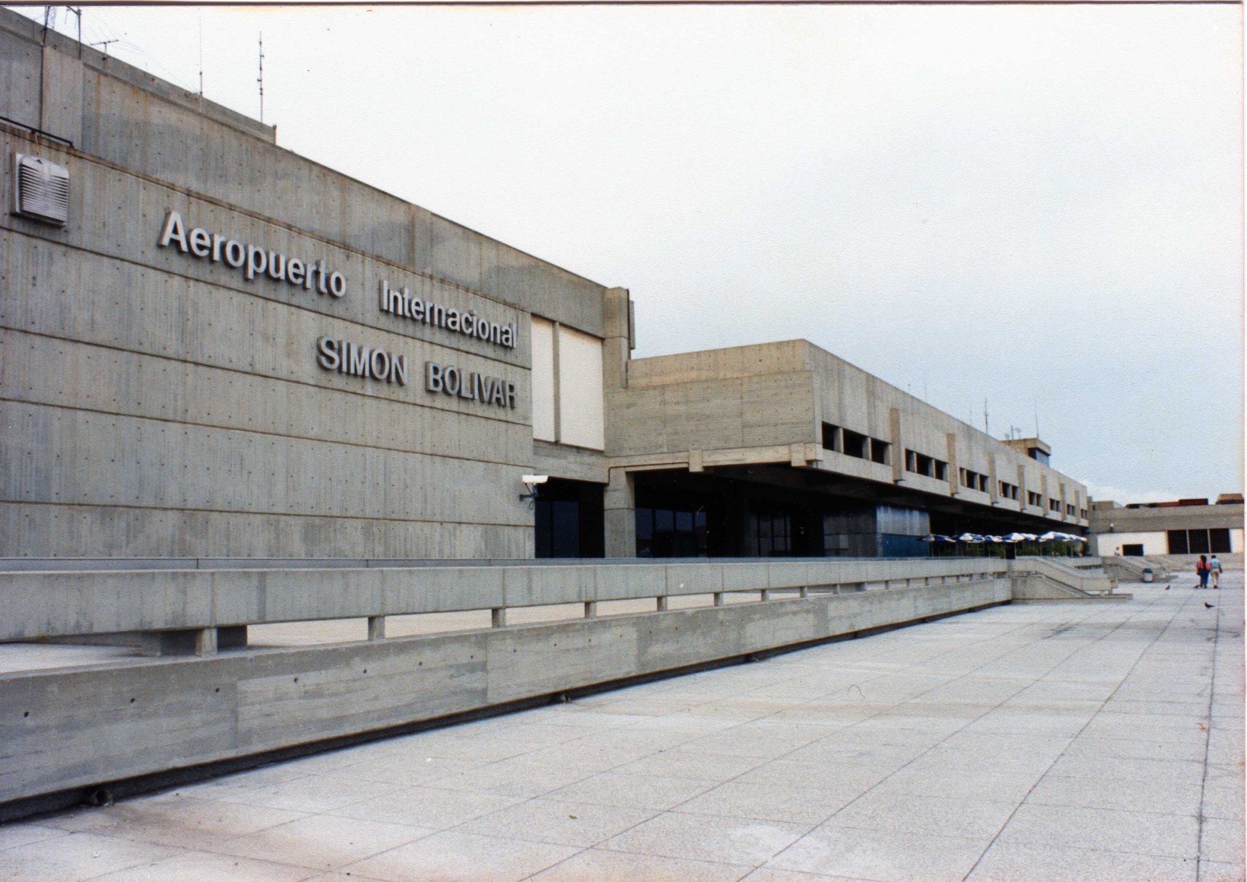 simon bolivar international airport