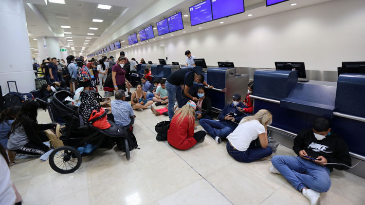 cancun airport stranded tourists