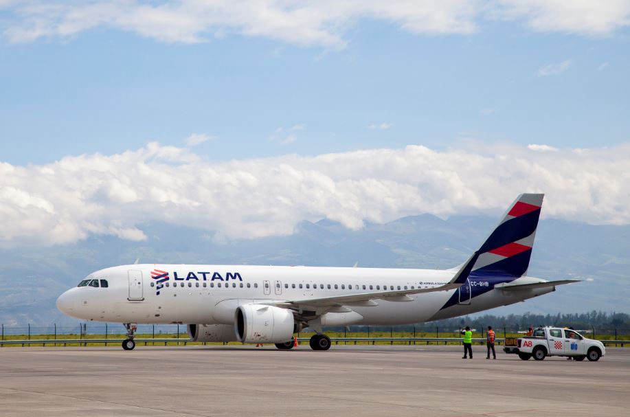 latam cancun airport airlines