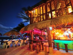 la buena vida bars in akumal