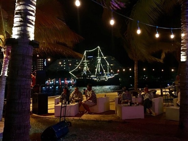 sirenas raw bar cancun bars nightclubs