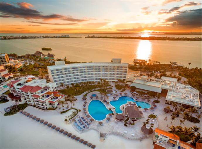 41 hotels in Cancun opened this June 8
