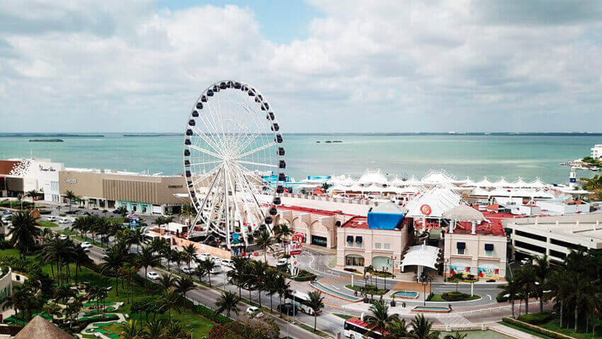 La Isla Shopping Village in Cancun La Isla Shopping Village in Cancun