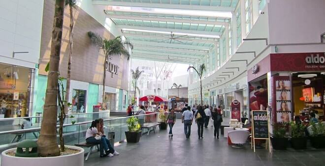 shopping mall in high season cancun