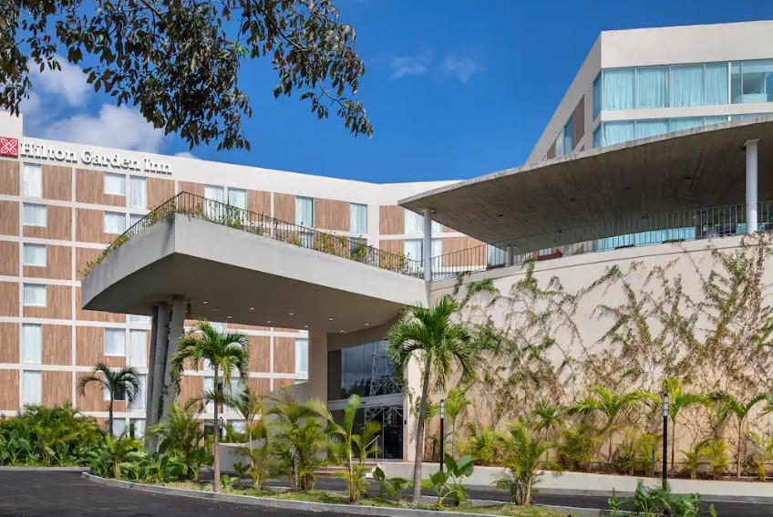 Hotel Garden Inn Cancun Airport facade Hotel Garden Inn Cancun Airport facade