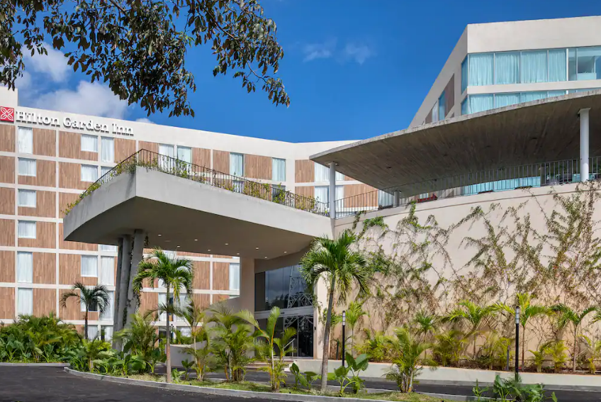 Hotel Garden Inn Cancun Airport facade