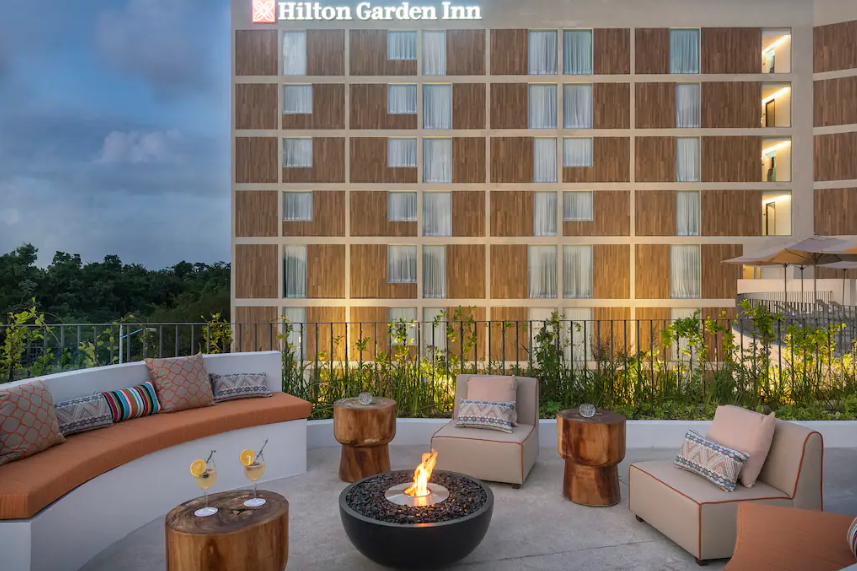 Hilton Garden Inn Cancun Airport lounge area