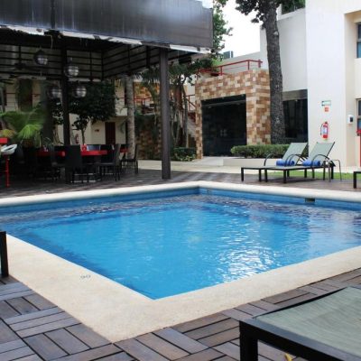 Grand City Hotel Cancun pool