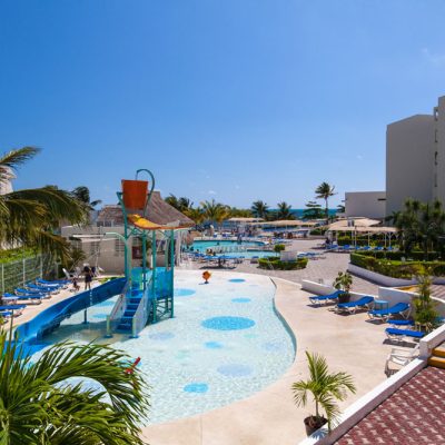 Aquamarina Beach Hotel Cancun Pool