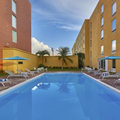 City Express Junior Cancun Pool