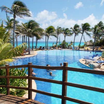 Grand Oasis Cancun pool