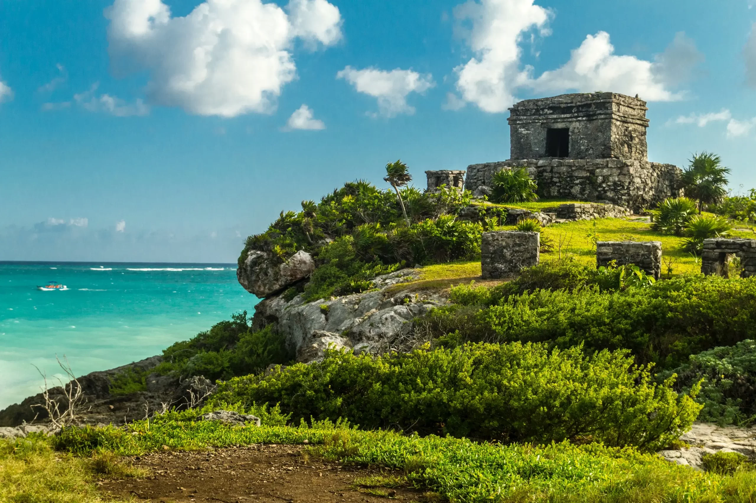 Tulum Ruins, Mayan ruins with seashore