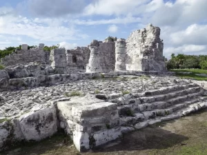 Post-classic archeological site, found in 1923. The name of these ruins come after ‘The King’ stone sculpture. It was part of an important ancient Maya trade route, a burial ground for royalty, and an astronomy educational center.