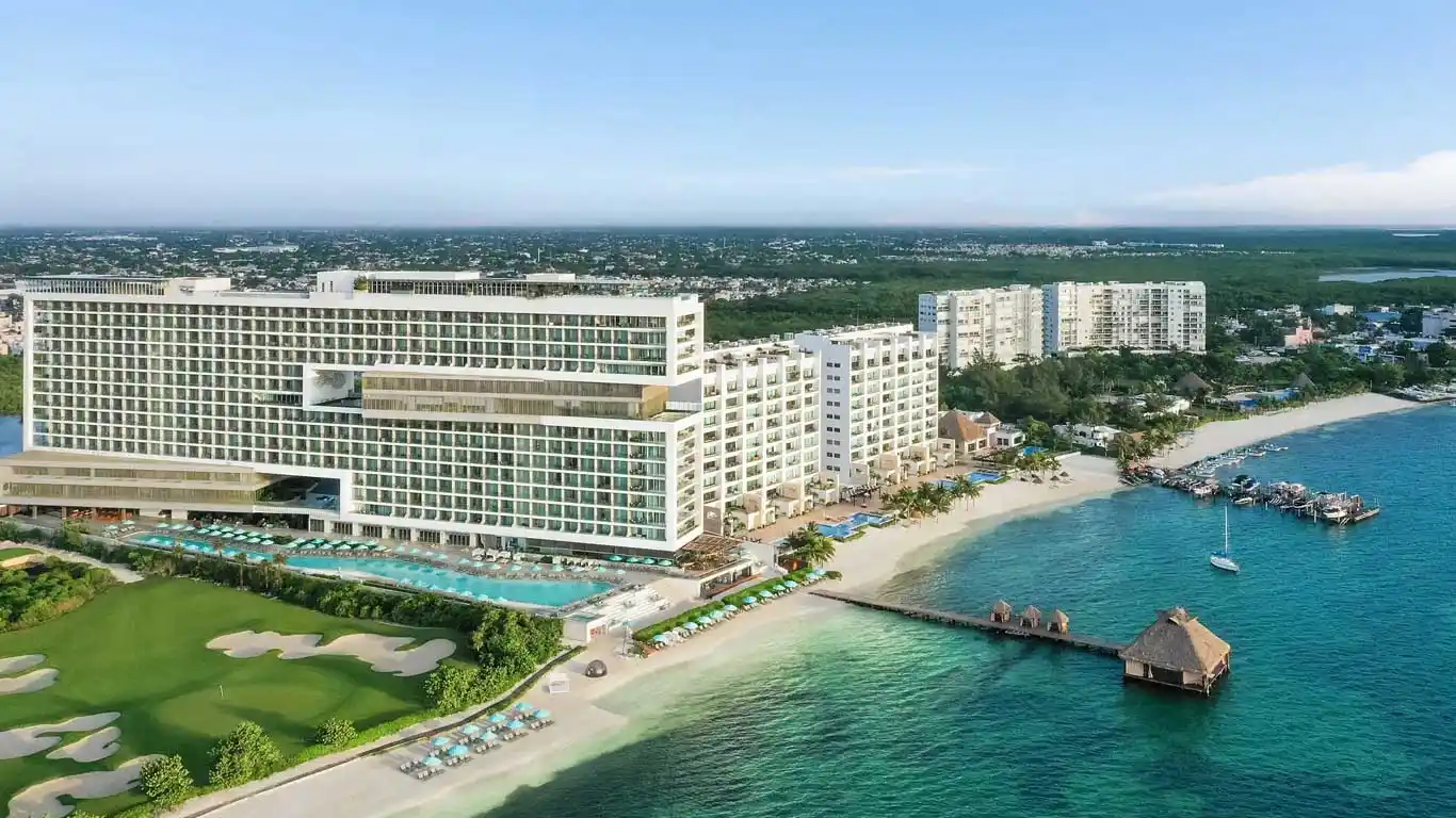 Dreams Vista Cancún Golf & Spa Resort awarded by World Travel Awards 2025