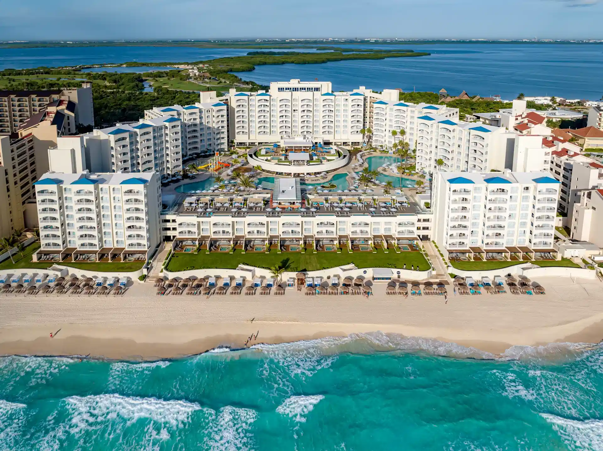 Hilton-Cancun-Mar-Caribe-All-Inclusive awarded by World Travel Awards 2025