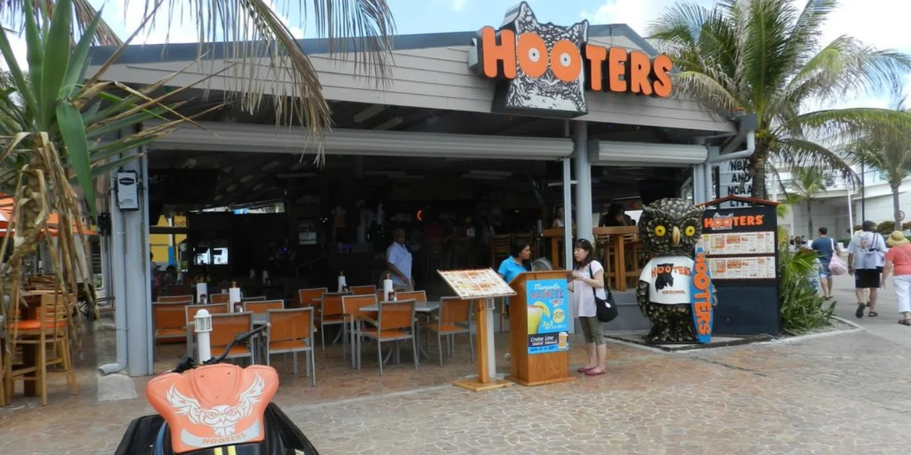 Hooters Cancun (Hotel Zone)