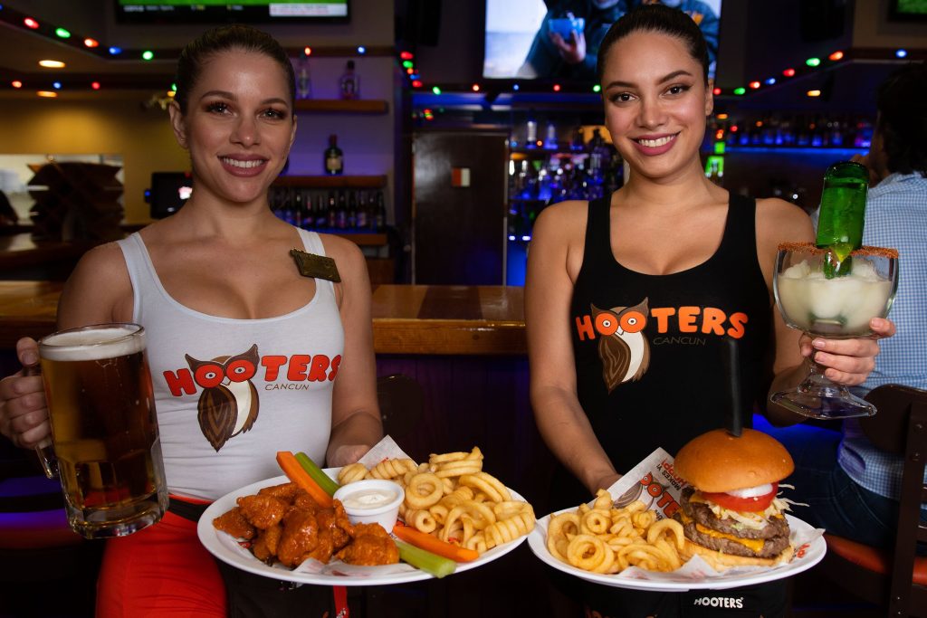 Hooters (Party Center): More Than Just Wings