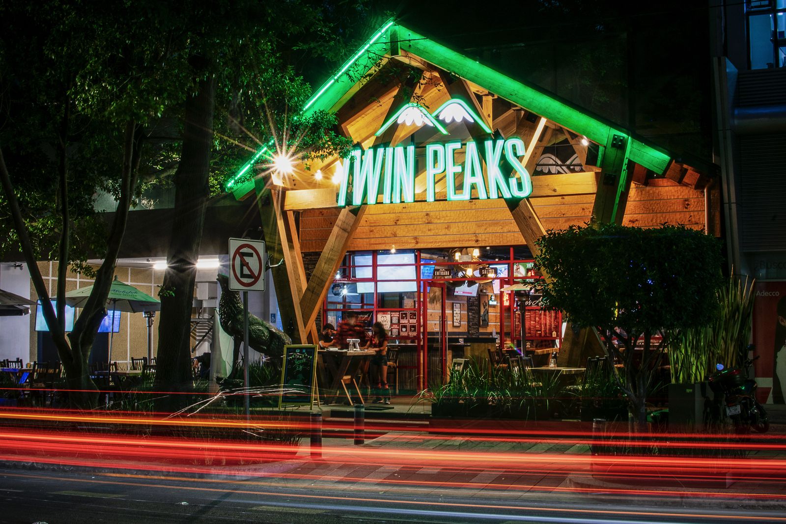 Twin Peaks (Plaza Outlet / Hotel Zone)