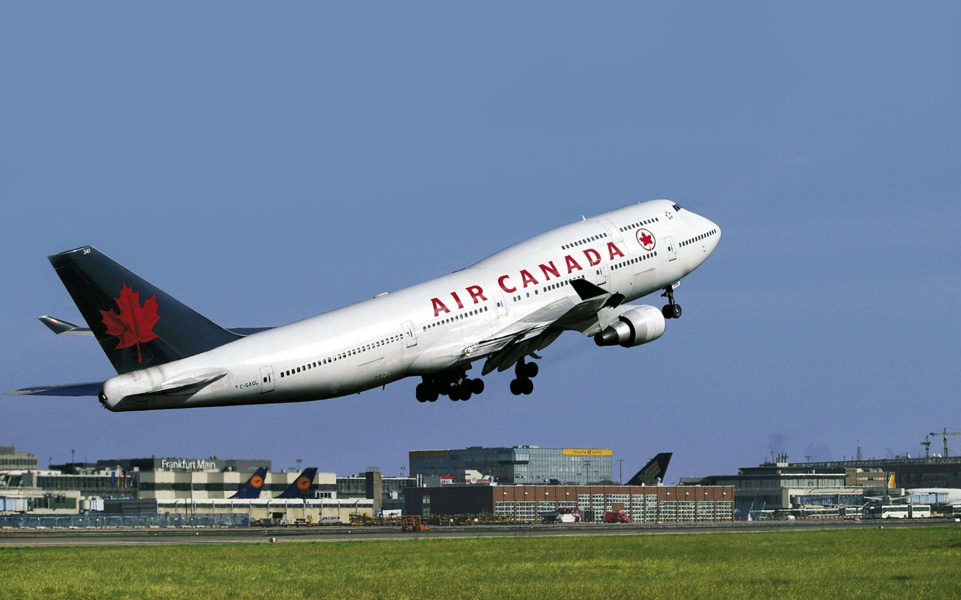 Air Canada Reactivates the Route